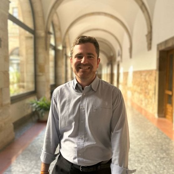 Imagen secundaria 1 - Un momento del nombramiento de Gonzalo Vitoria como diácono. Gonzalo Vitoria en el Seminario de Astorga. Luis Fernández Olivares celebrando una eucarístia. 