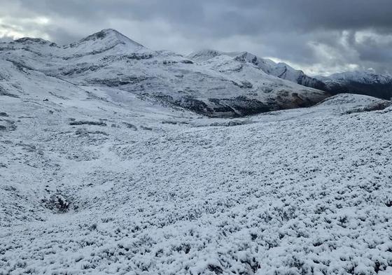 Un manto blanco cubre la comarca de Babia, en la provincia leonesa.