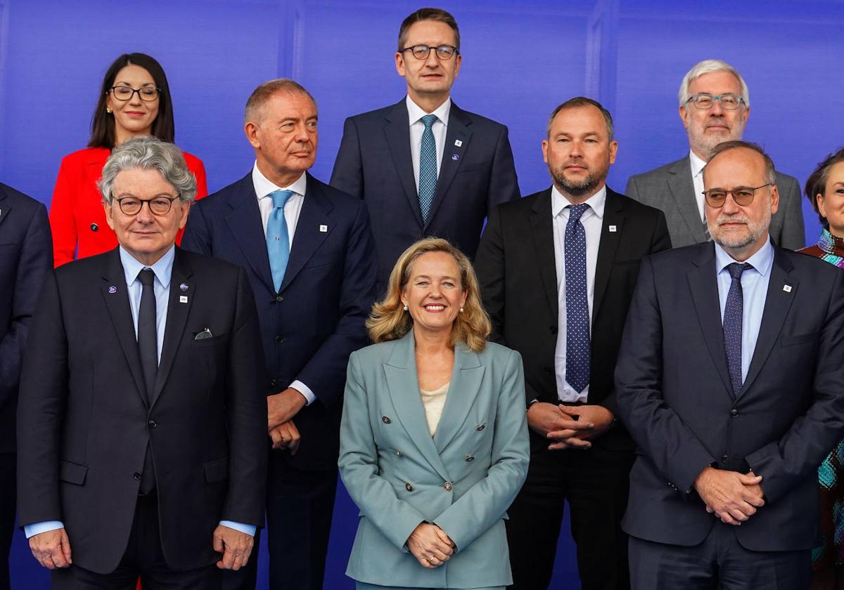 Foto de familia y rueda de prensa de la reunión informal ministerial de Telecomunicaciones en León.