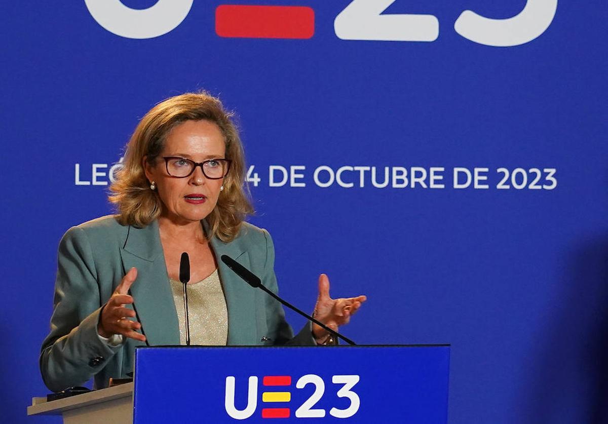 La vicepresidenta primera y ministra de Asuntos Económicos y Transformación Digital, Nadia Calviño, participa en la rueda de prensa oficial tras la reunión informal ministerial de Telecomunicaciones en León