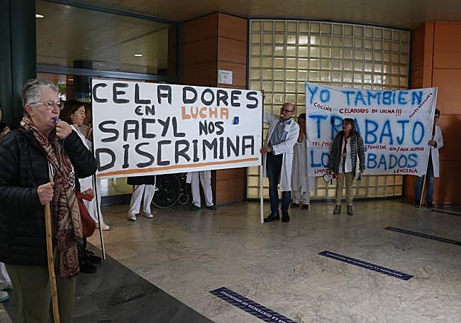 Cocnentración frente al Hospital de León.