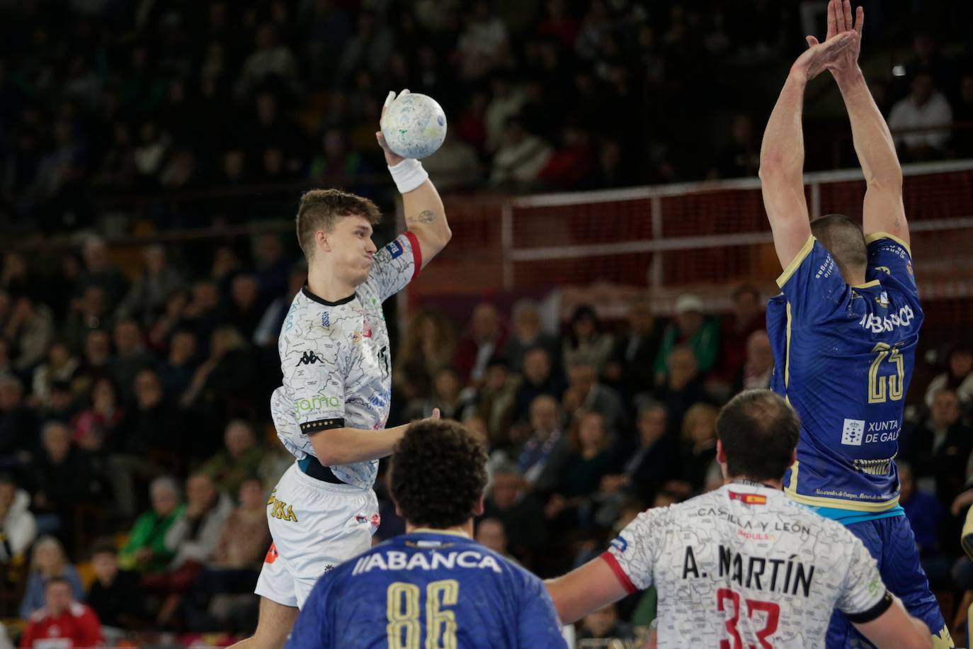 Las mejores imágenes del Ademar - Balonmano Cangas