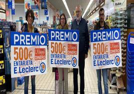 Entrega de cheques en E.Leclerc León