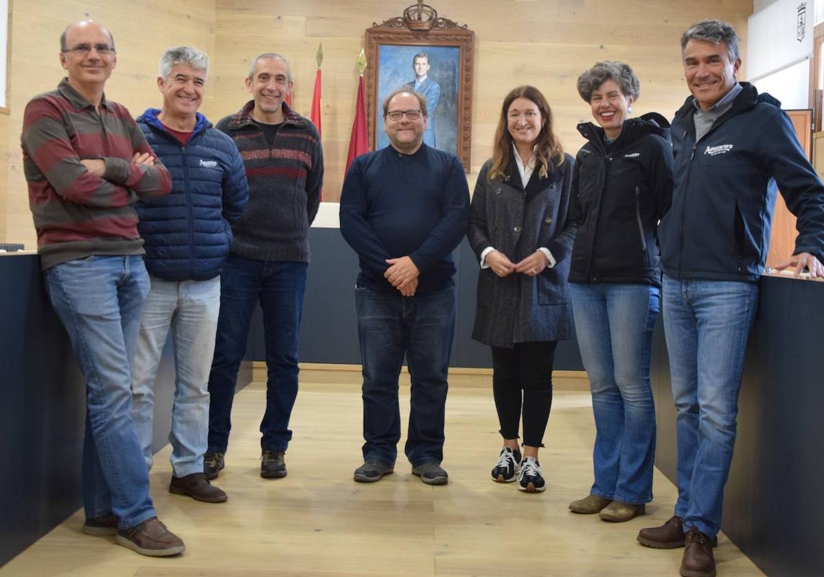 Reunión de representantes del Ayuntamiento de La Bañeza y de Azucarera.