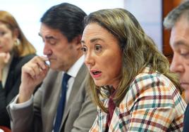 El consejero de Medio Ambiente, Vivienda y Ordenación del Territorio, Juan Carlos Suárez-Quiñones, y la consejera de Movilidad y Transformación Digital, María González Corral, presentan la Campaña de Vialidad Invernal 2023-2024.