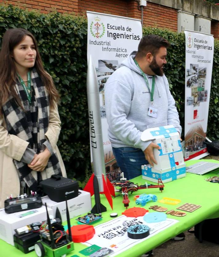 Imagen secundaria 2 - Cerca de 700 universitarios de la ULE pasan por la Jornada del Estudiante