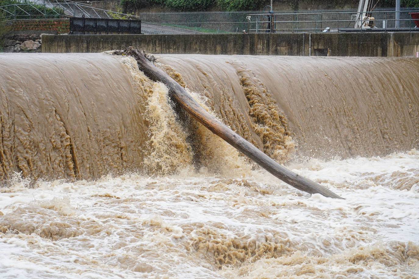 Temporal de viento y lluvia en León