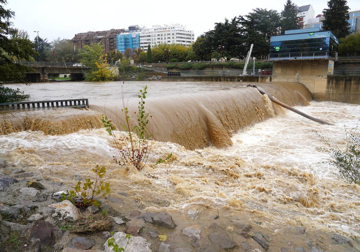 Estado del río Bernesga a su paso por León este jueves.