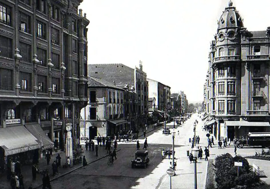 Plaza de la libertad en 1941. El reloj de St Domingo