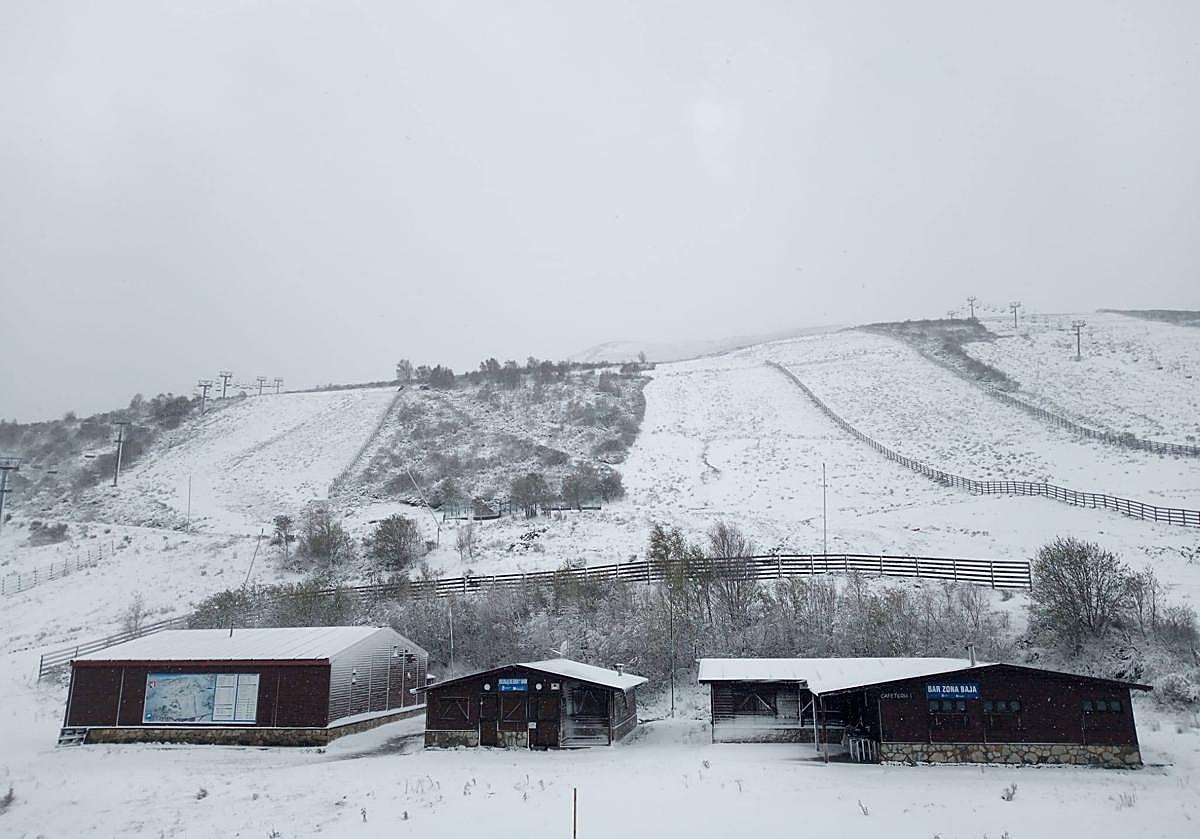 Nieve en la estación de Leitariegos.