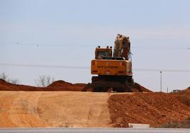 Obras para llevar las vías del tren al polígono de Villadangos.