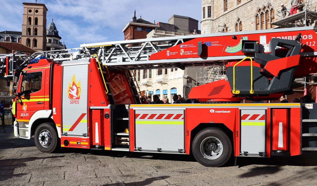 Dos nuevos camiones para los parques comarcales de bomberos de León