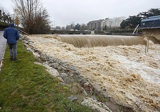 Imagen de archivo de la crecida en el río Bernesga.