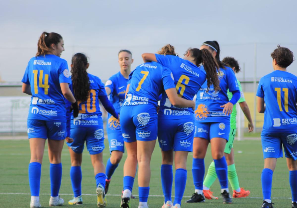 Las jugadoras del Olímpico celebran uno de sus goles.