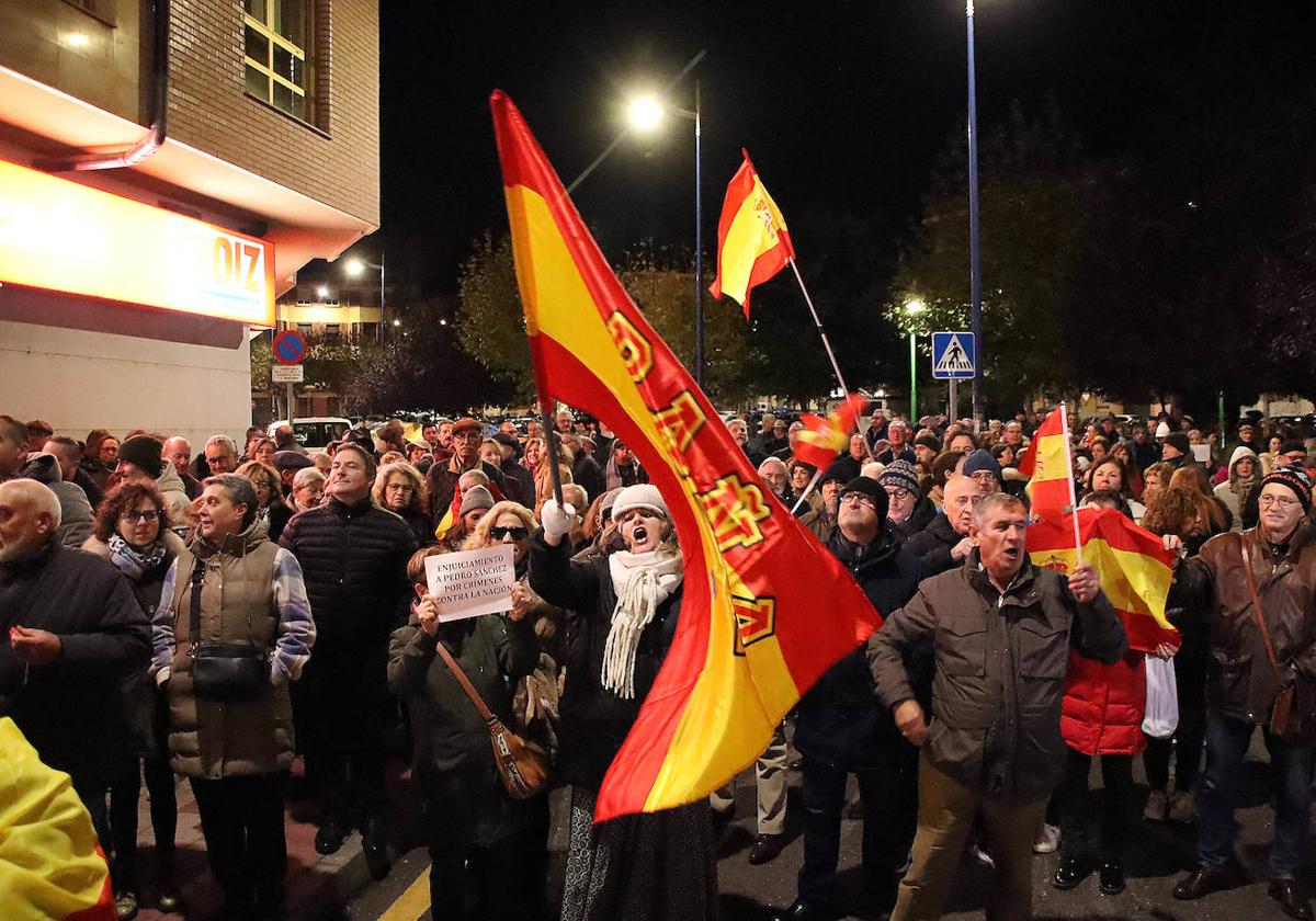 Concentración ante la sede del PSOE