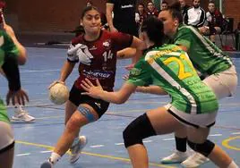 Cecilia Colmenero, jugadora del Rodríguez Cleba, en el partido de este sábado ante Bolaños.