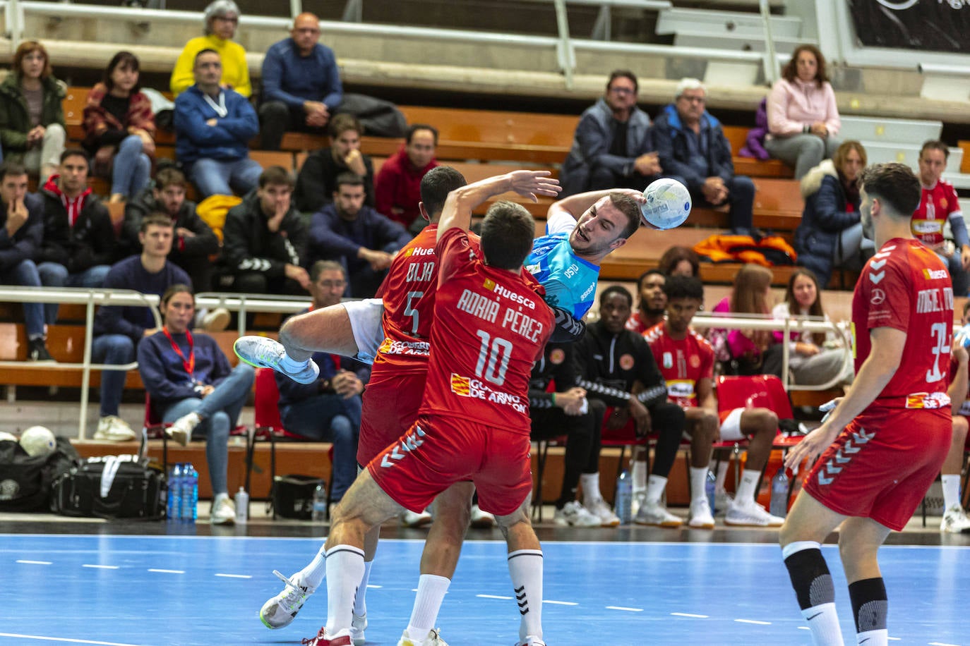 El Abanca Ademar vuelve a ganar