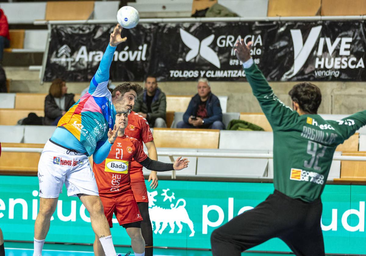 Juan Castro lanza ante Arguillas en el partido de este miércoles.