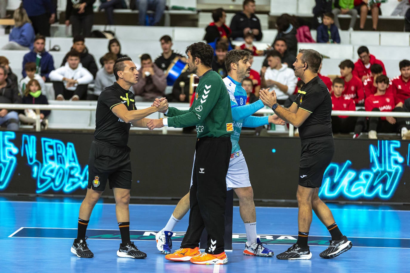 El Abanca Ademar vuelve a ganar