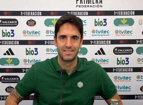 Vélez durante la rueda de prensa de esta mañana en el Toralín.