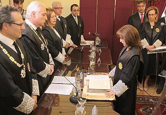 Ana del Ser, presidenta de la Audiencia Provincial de León, en la jura de su cargo.