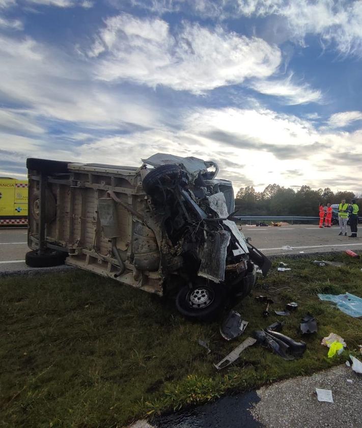 Imagen secundaria 2 - Una fallecida y tres heridos en un accidente en Brazuelo