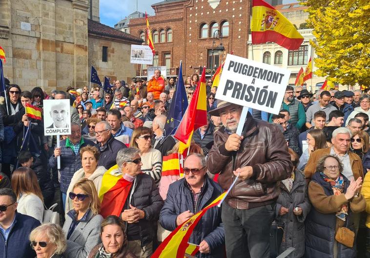 Manifestantes durante el acto convocado por el PP en León.