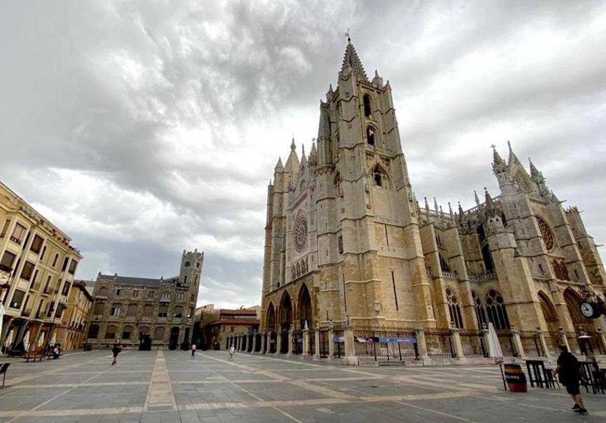 El cielo de León cubierto de nubes.