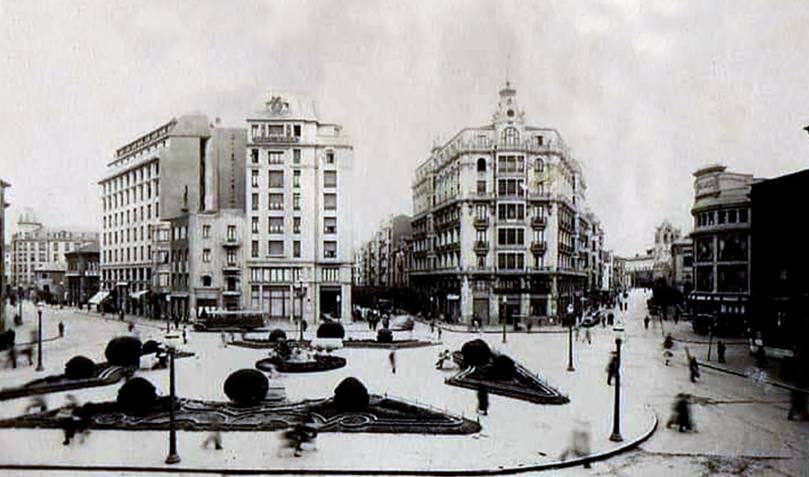 Plaza de la Libertad, antes de hacer la rotonda de Santo Domingo (1940)