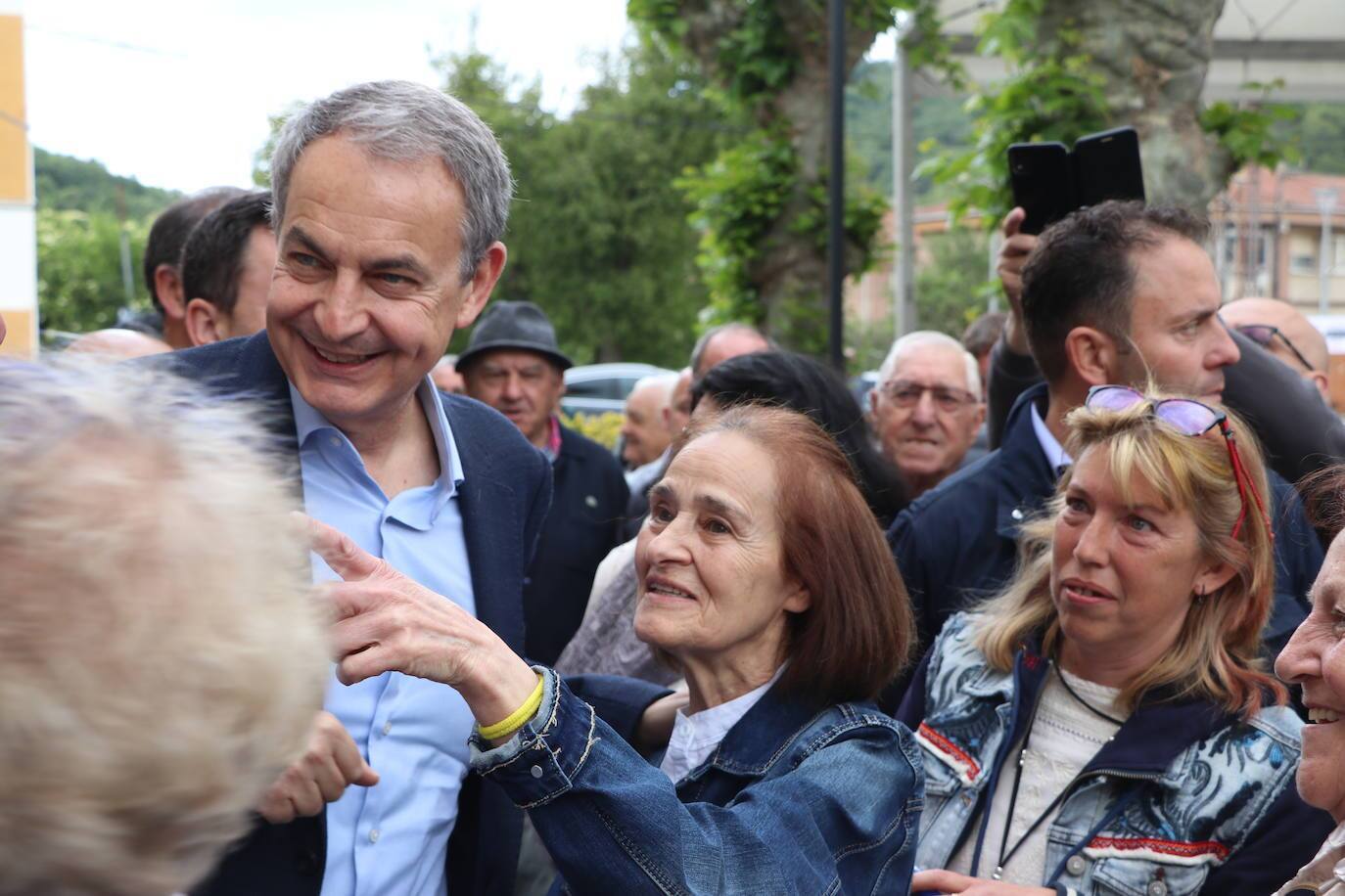 José Luis Rodríguez Zapatero en una visita a Cistierna en mayo de 2023.