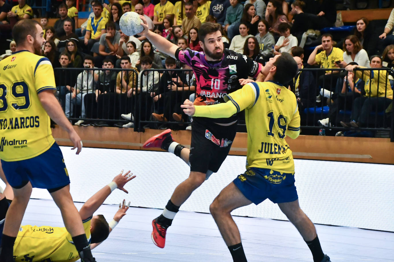 Bidasoa frena la racha del Abanca Ademar