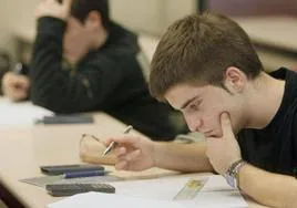 Imagen de un alumno en un examen.