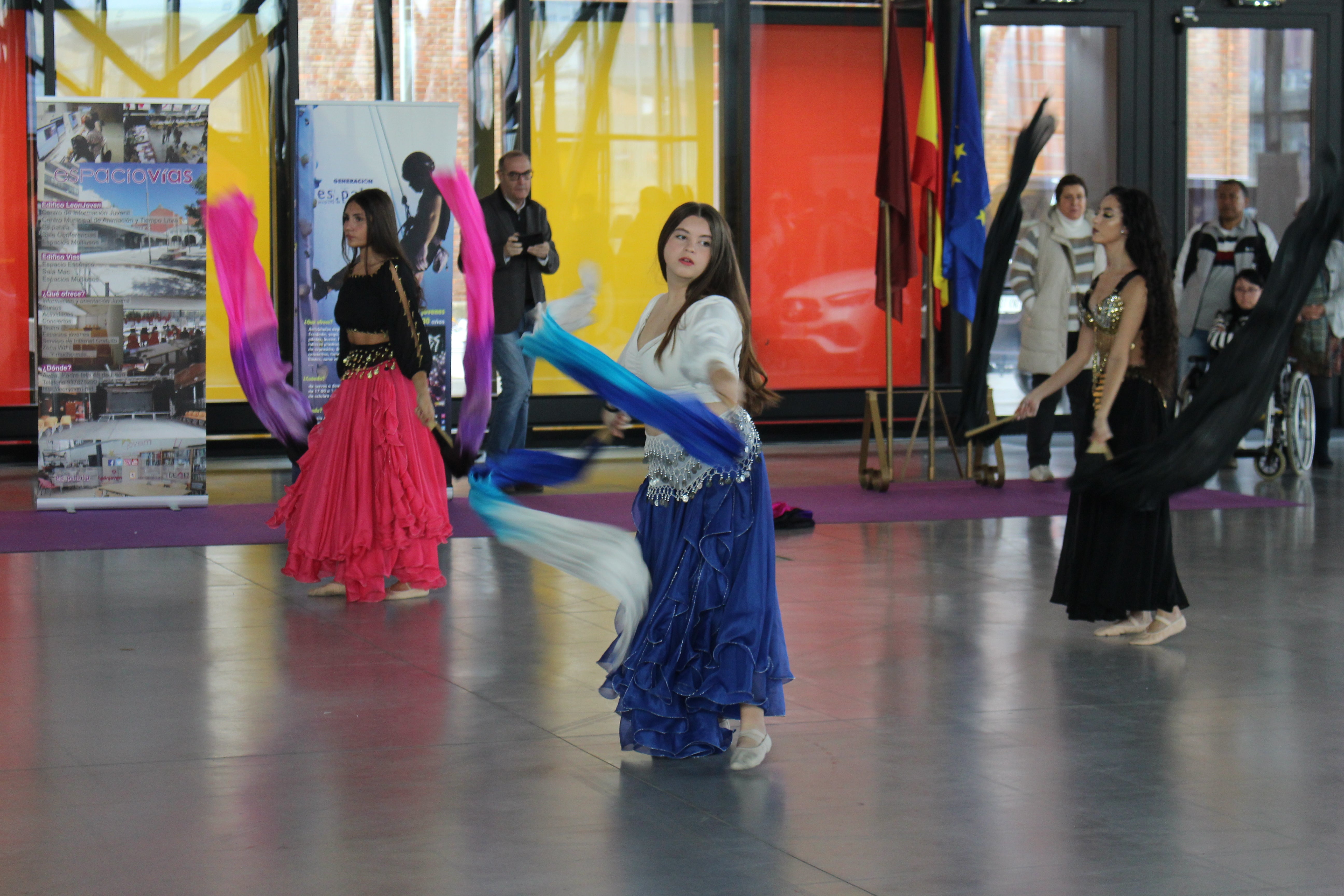 Representació de baile en la XXXIII edición de la Feria Juvenil Expojoven.