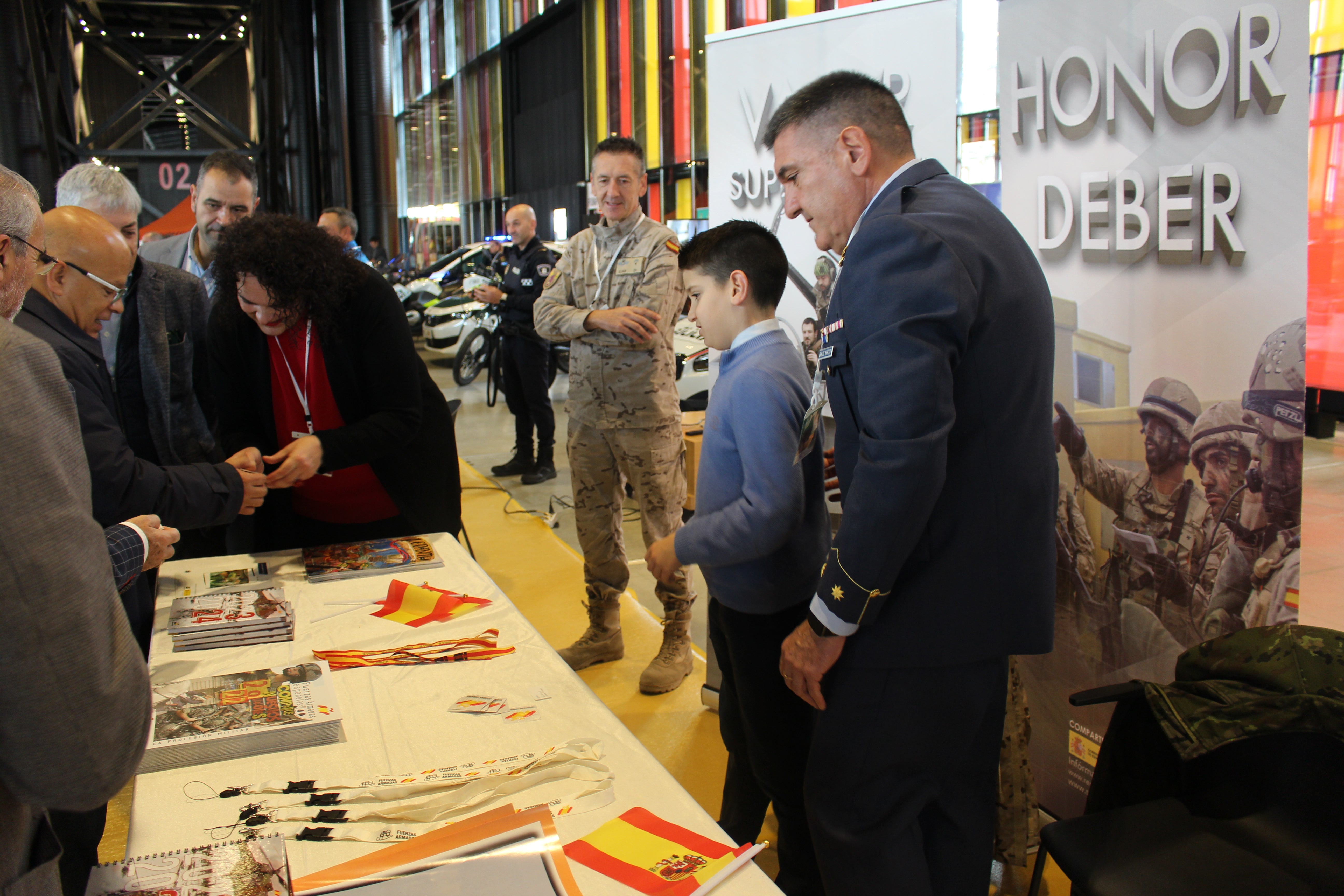 Stand de defensa del Estado en la XXXIII edición de la Feria Juvenil Expojoven.