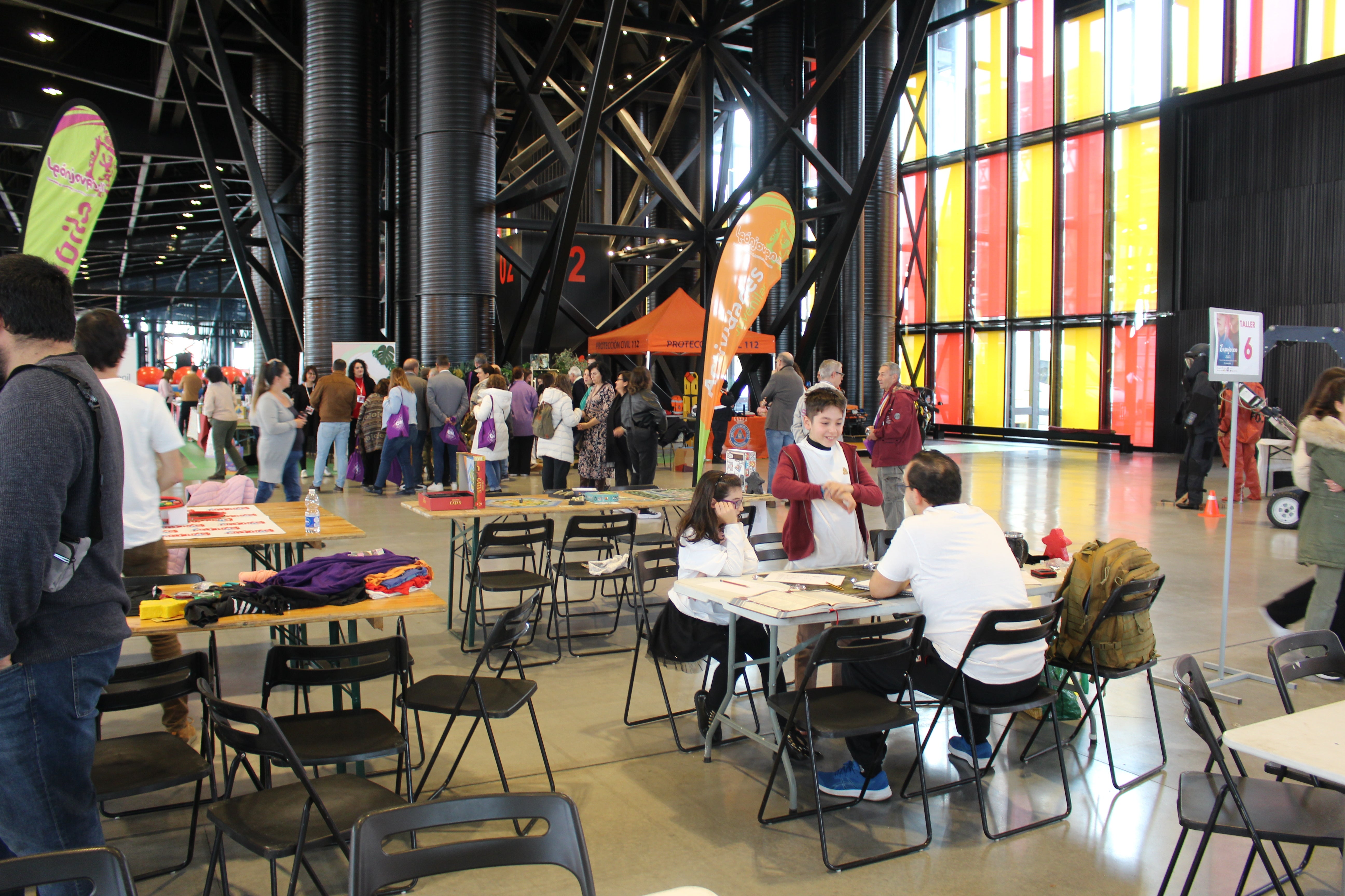 Zonas de taller en la Expojoven 2023.