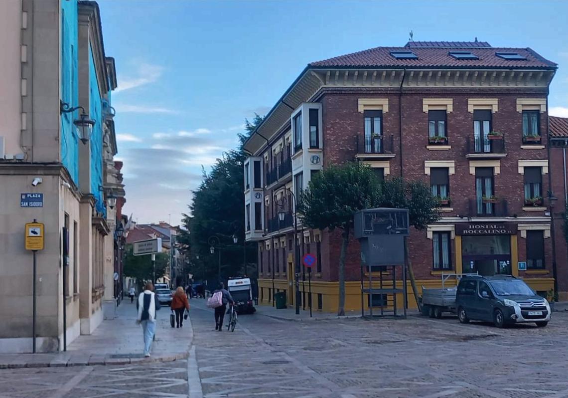 Imagen antes - Niños jugando en la Fuente de la Legión