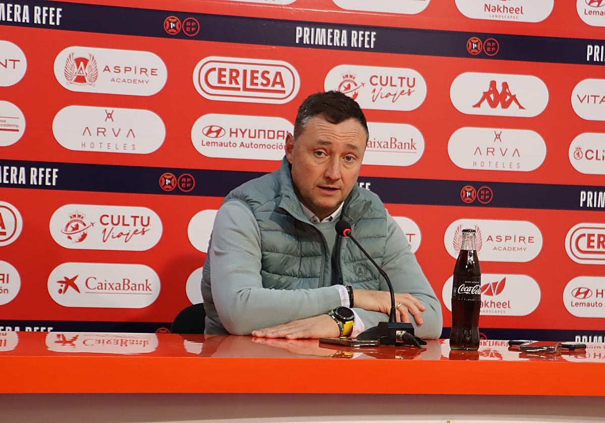 Raúl Llona en sala de prensa este jueves 23 de noviembre.