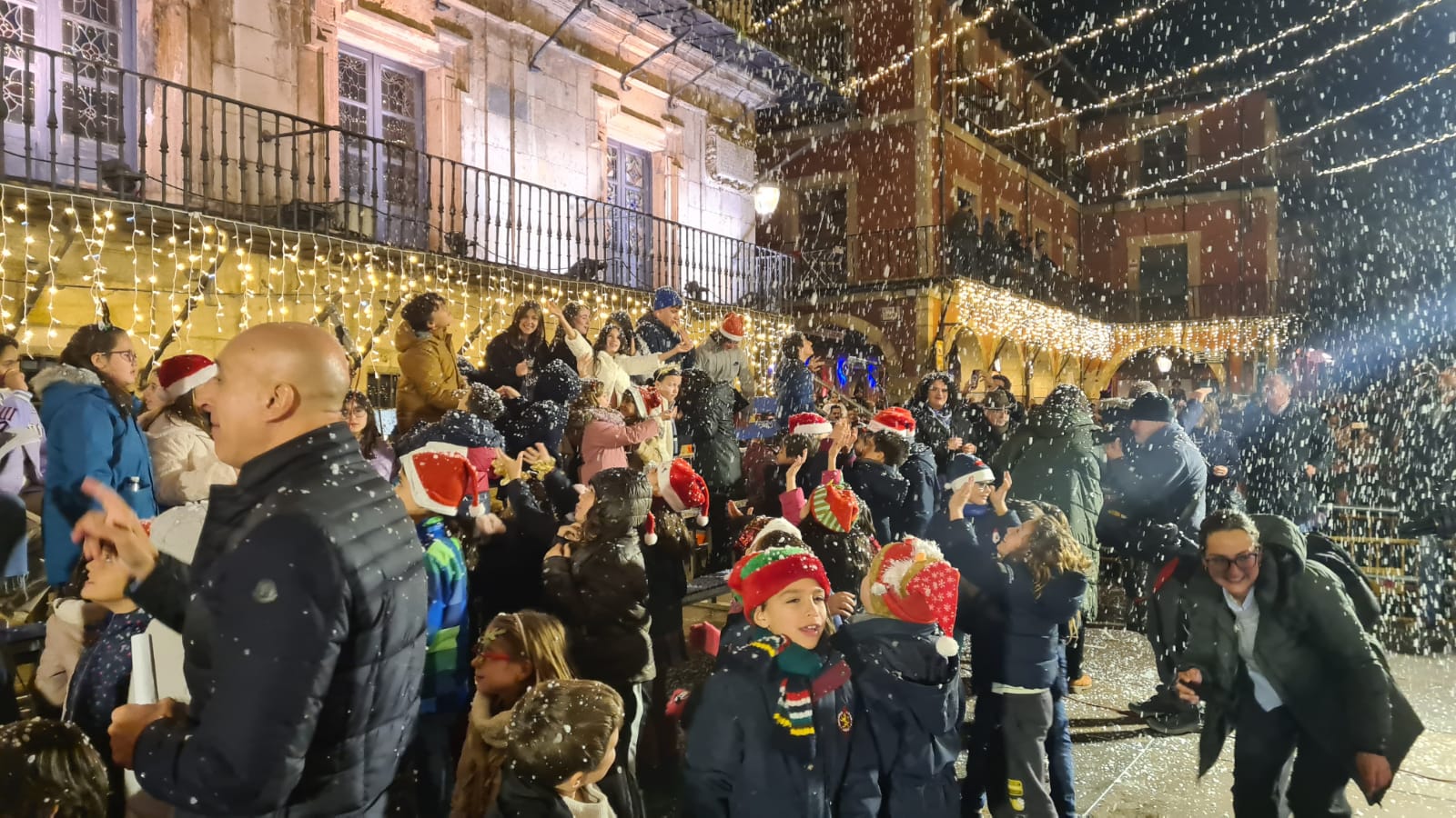 Inaugurado el alumbrado navideño de León