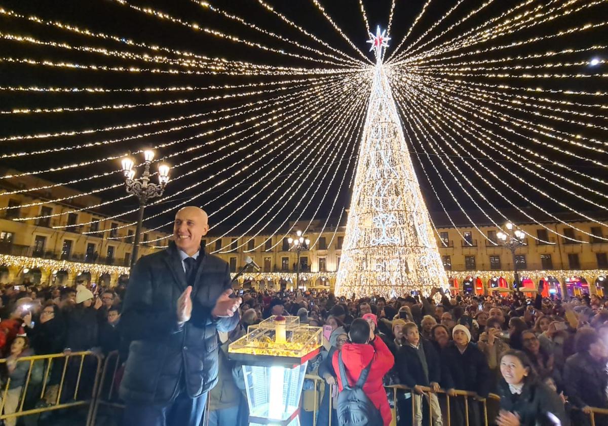 El encendido navideño en la Plaza Mayor de León, en directo.