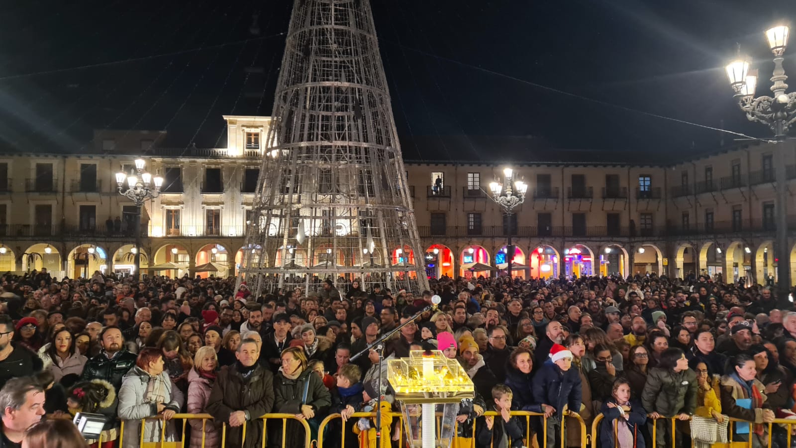 Inaugurado el alumbrado navideño de León