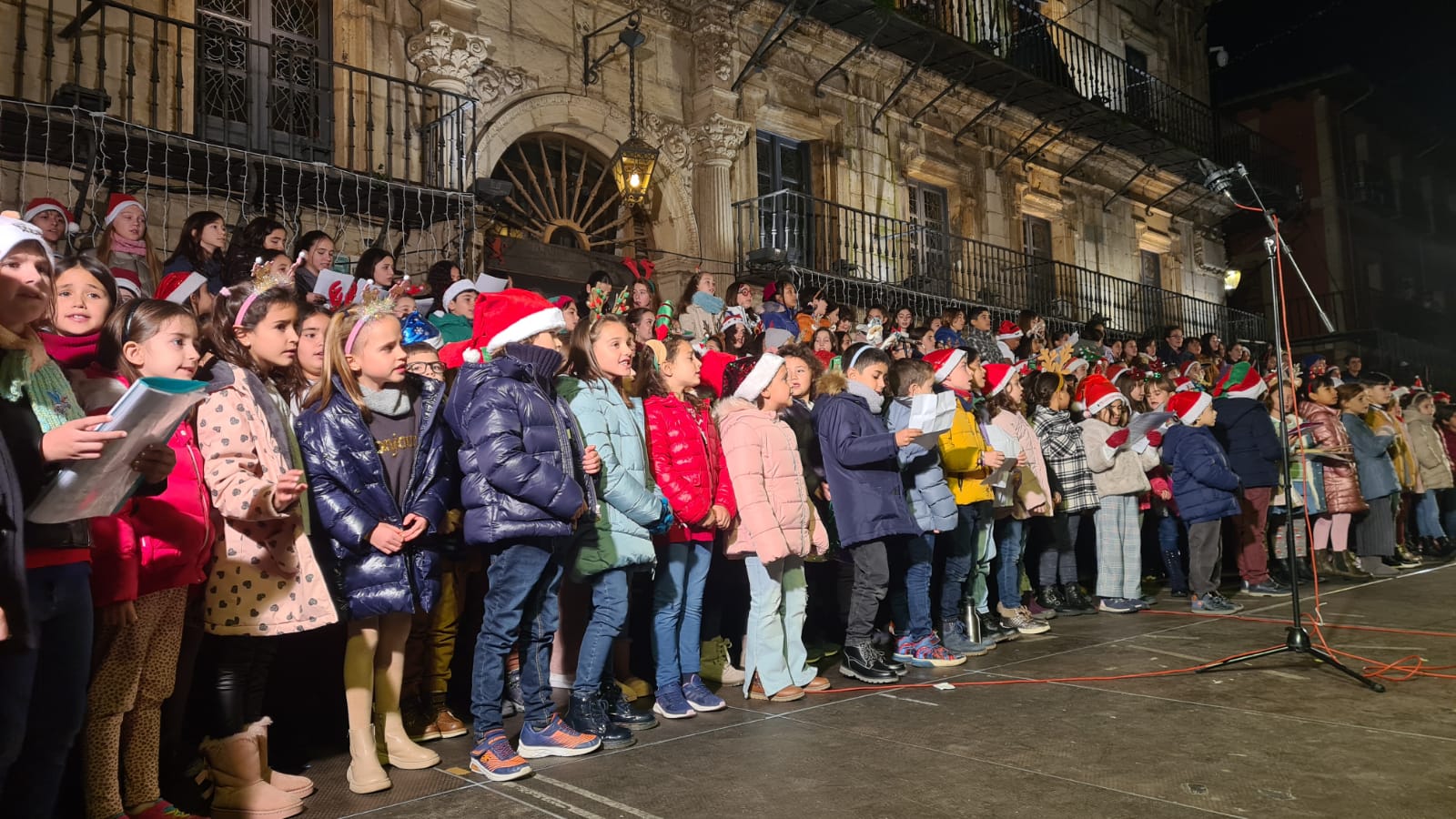 Inaugurado el alumbrado navideño de León