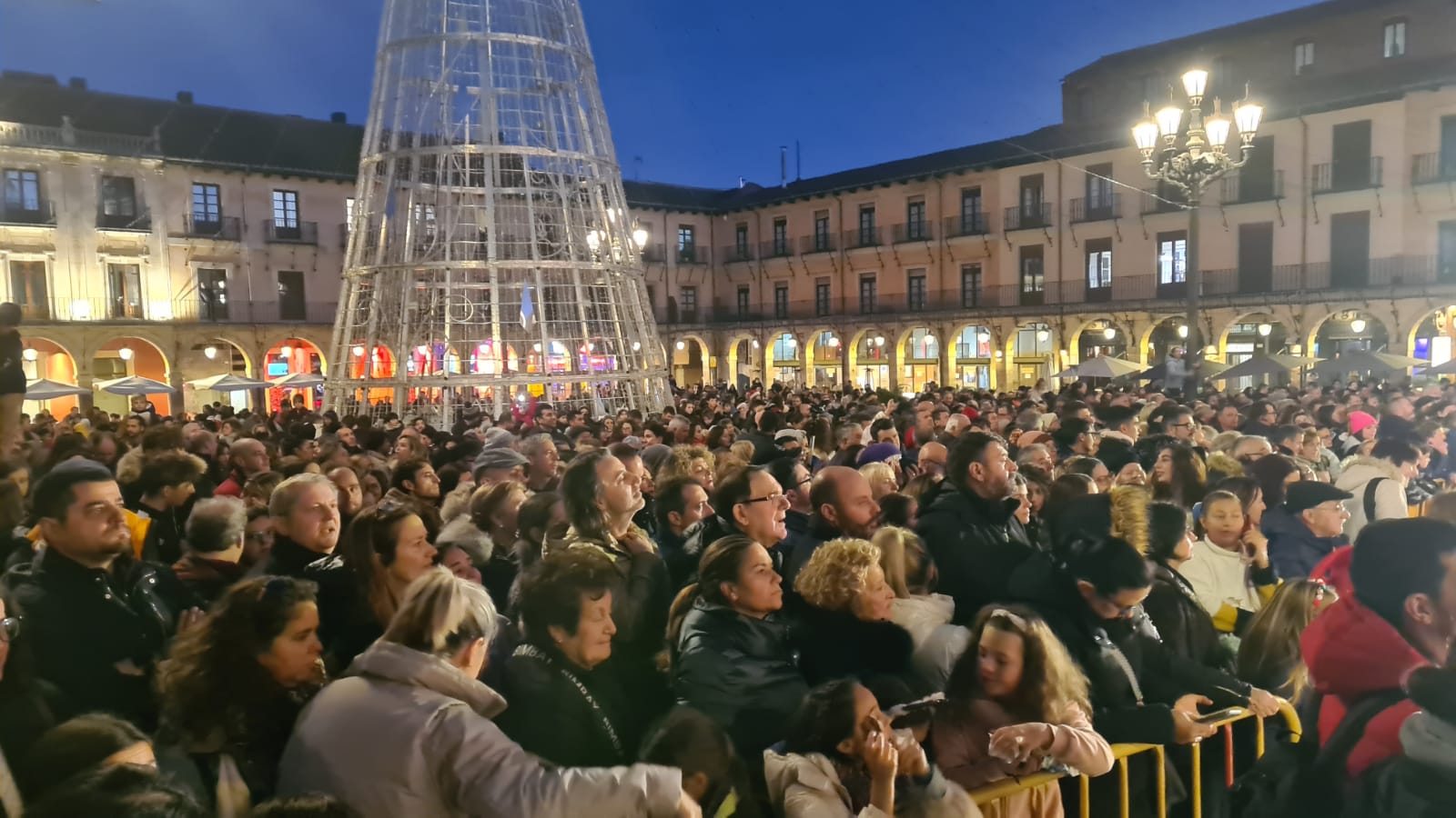 Inaugurado el alumbrado navideño de León