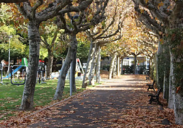 Un parque de la capital leonesa en otoño, en imagen de archivo.