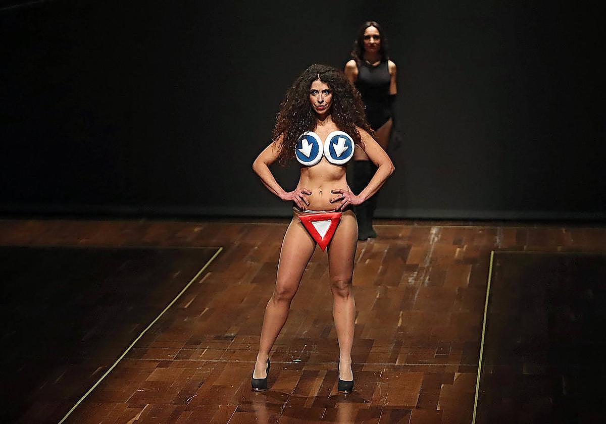 La artista invita a reflexionar sobre la desigualdad de género con su 'Eje de abscisas'.