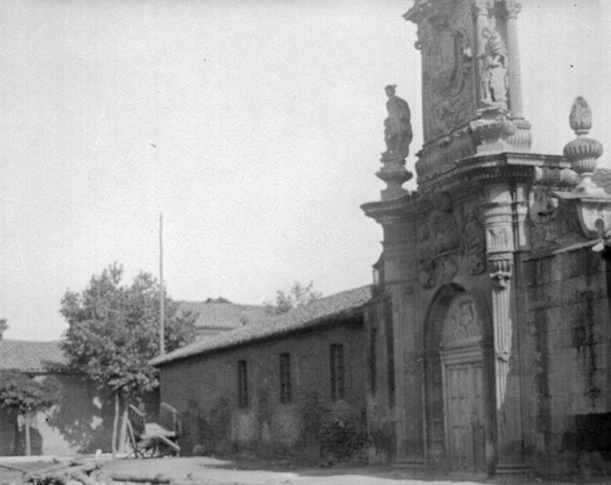 Puerta de la Reina. Fábrica de Hilaturas