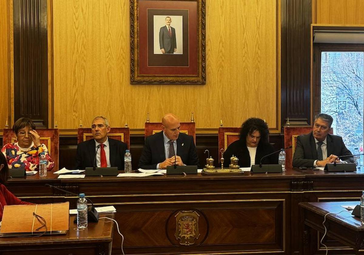 Pleno extraordinario celebrado en el Ayuntamiento de León.