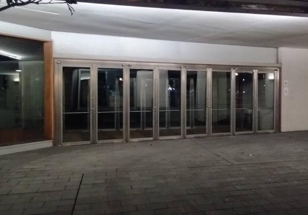 Las puertas del Auditorio de León permanecían cerradas sobre las 20:00 horas.