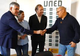 El director general de Turismo, Ángel González, imparte la conferencia inaugural de la Jornada sobre el Camino de Santiago en Sahagún (León) junto a la alcaldesa del municipio, Paula Conde y al director del centro UNED de Ponferrada, Jorge Vega