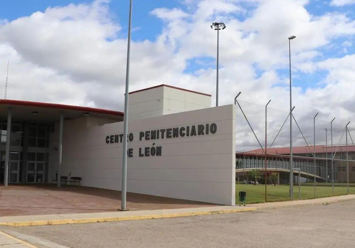 Entrada principal de la cárcel leonesa de Mansilla de las Mulas.