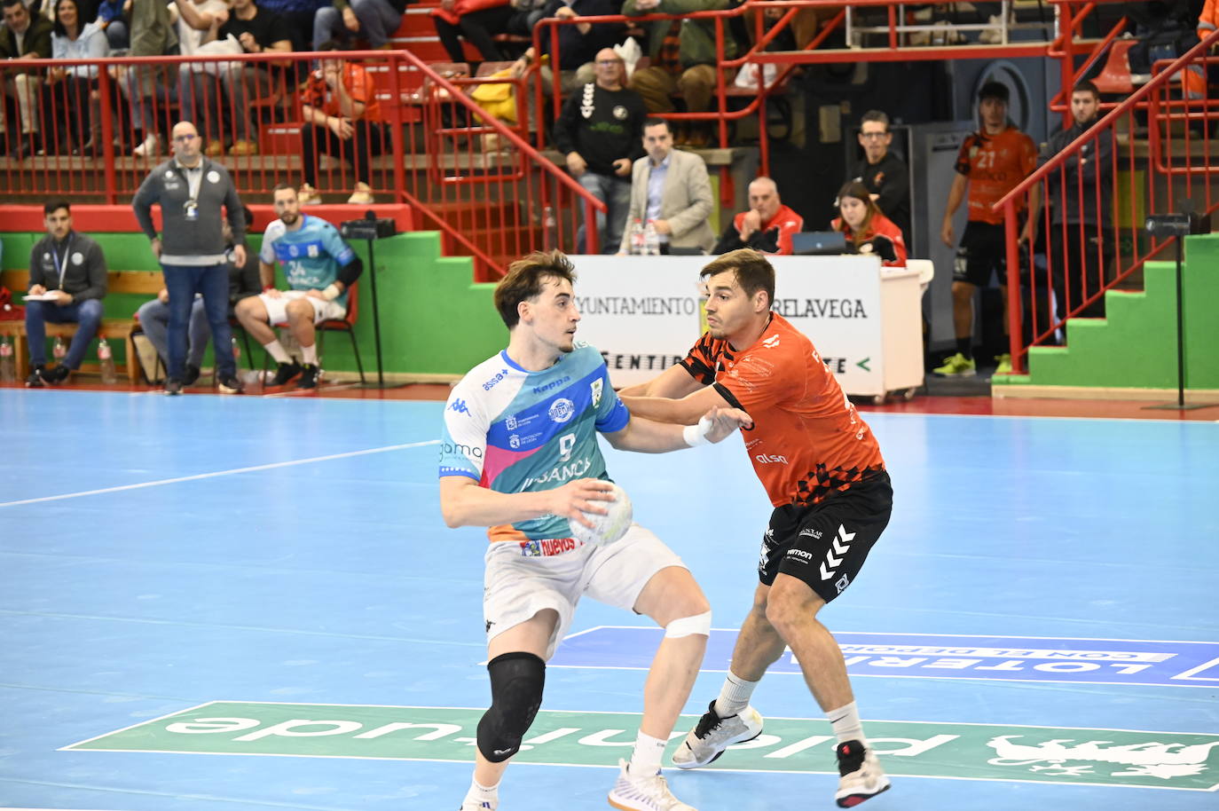 El Abanca Ademar pierde en Torrelavega